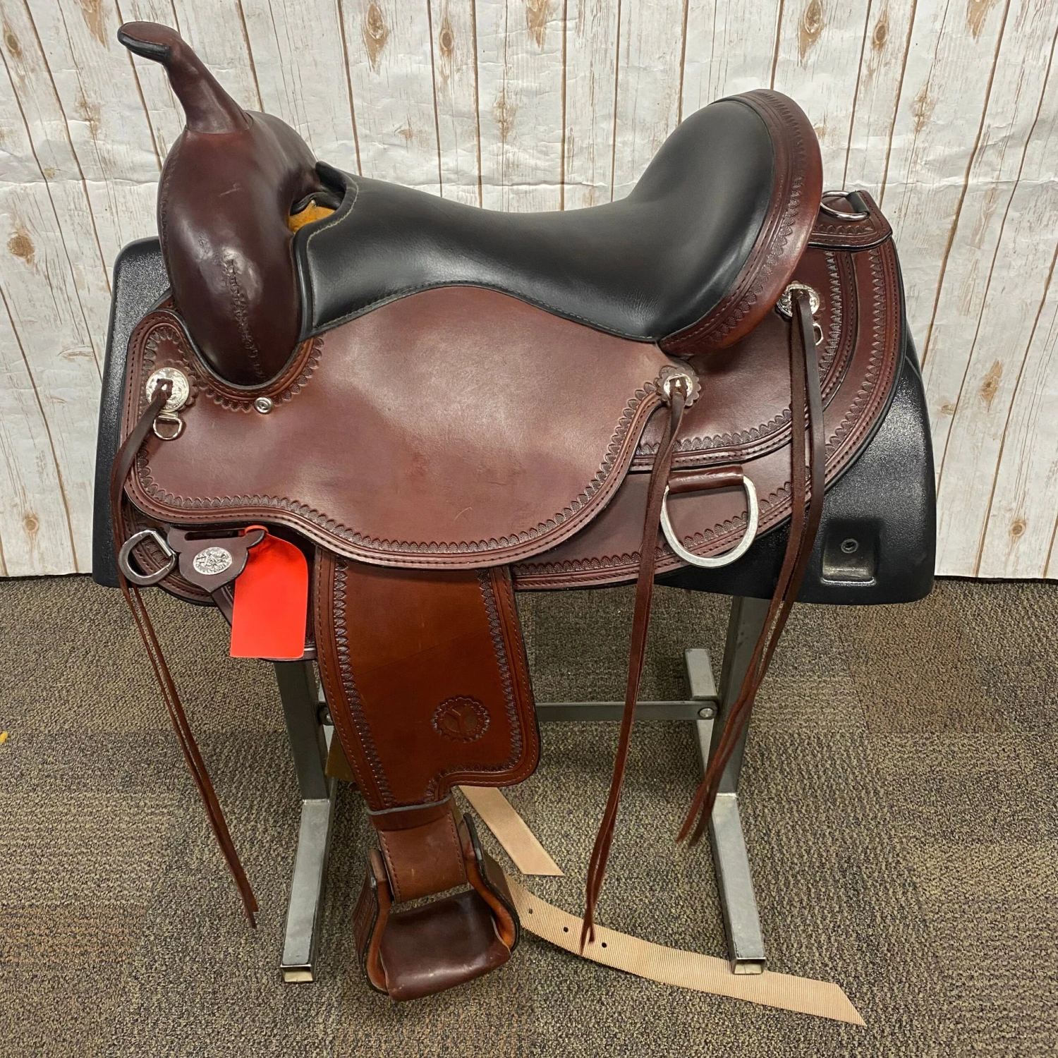 Circle Y 16-Inch-Wide Omaha Flex Trail Saddle 1 Circle Y 16-Inch-Wide Omaha Flex Trail Saddle