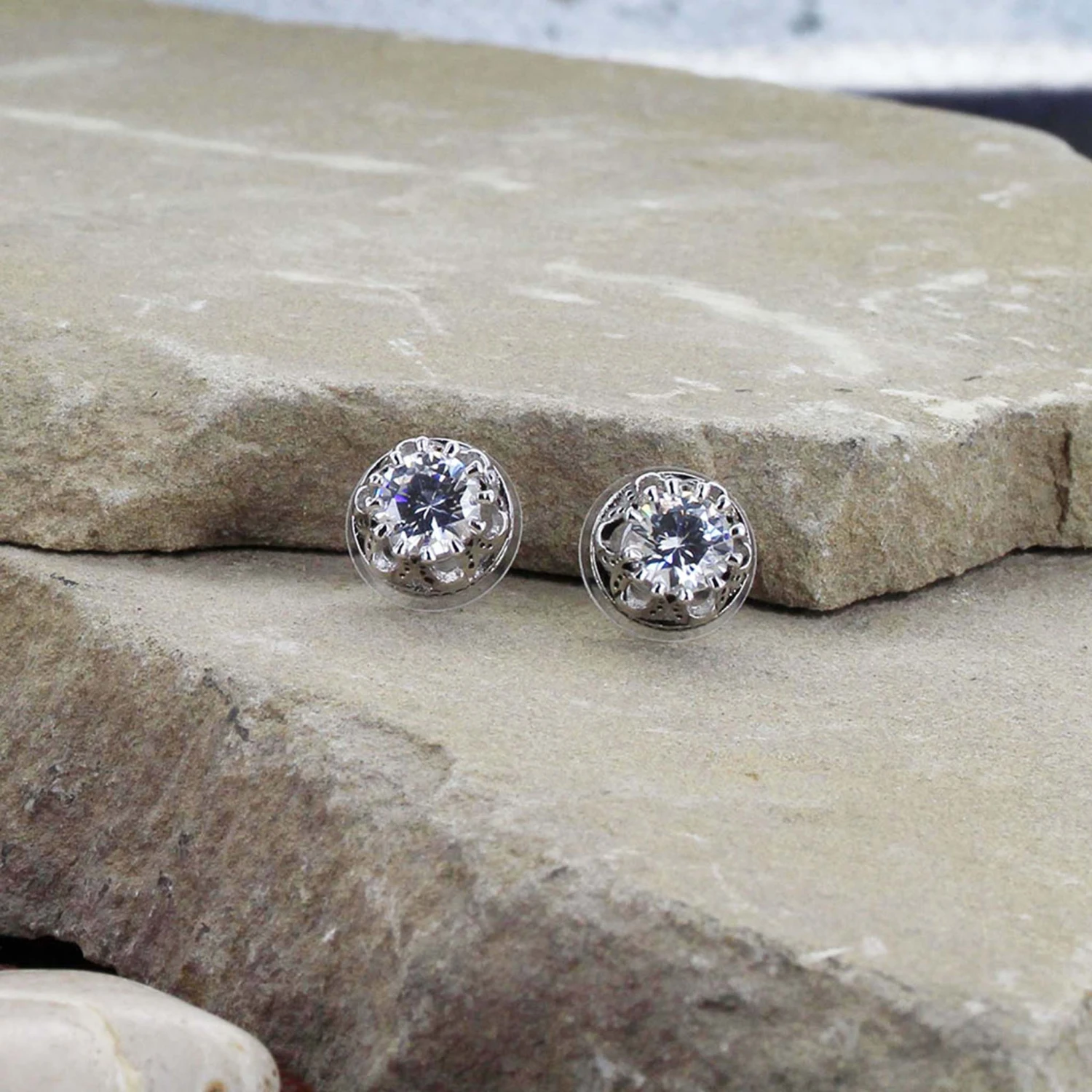 Montana Silversmiths Horseshoe Bezel Stud Earrings 1 Montana Silversmiths Horseshoe Bezel Stud Earrings